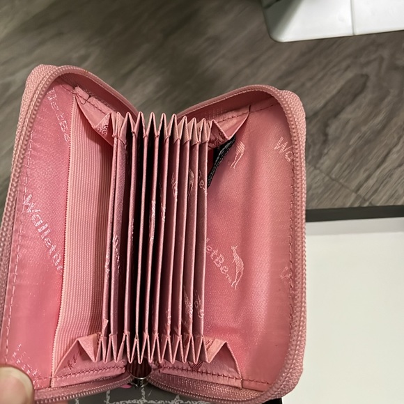 Walletbe 🦘 Pink Croco Accordion Credit Card Wallet - Picture 3 of 4